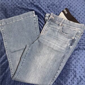 Torrid Bombshell Flare Jeans Light Wash Size 16S Stretch